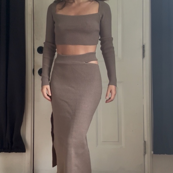 Ribbed Taupe Cut Out Skirt set - Picture 5 of 11